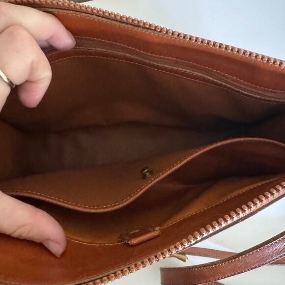 Dooney & Bourke All Weather Leather Vintage Crossbody Bag Cream Tan Leather - Picture 4 of 16